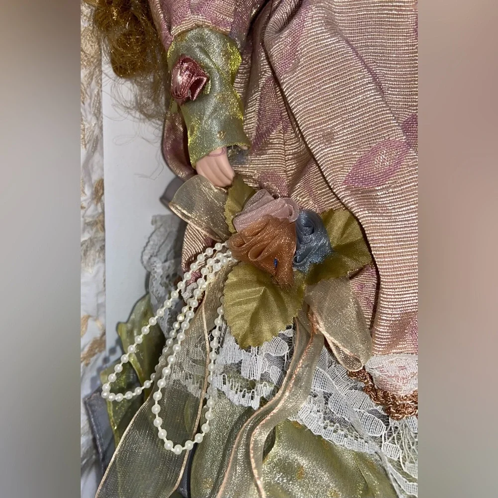 NWOT Fancy Porcelain Doll“All Dressed To The Nines”Very Well Outfitted-CityGirl🎄